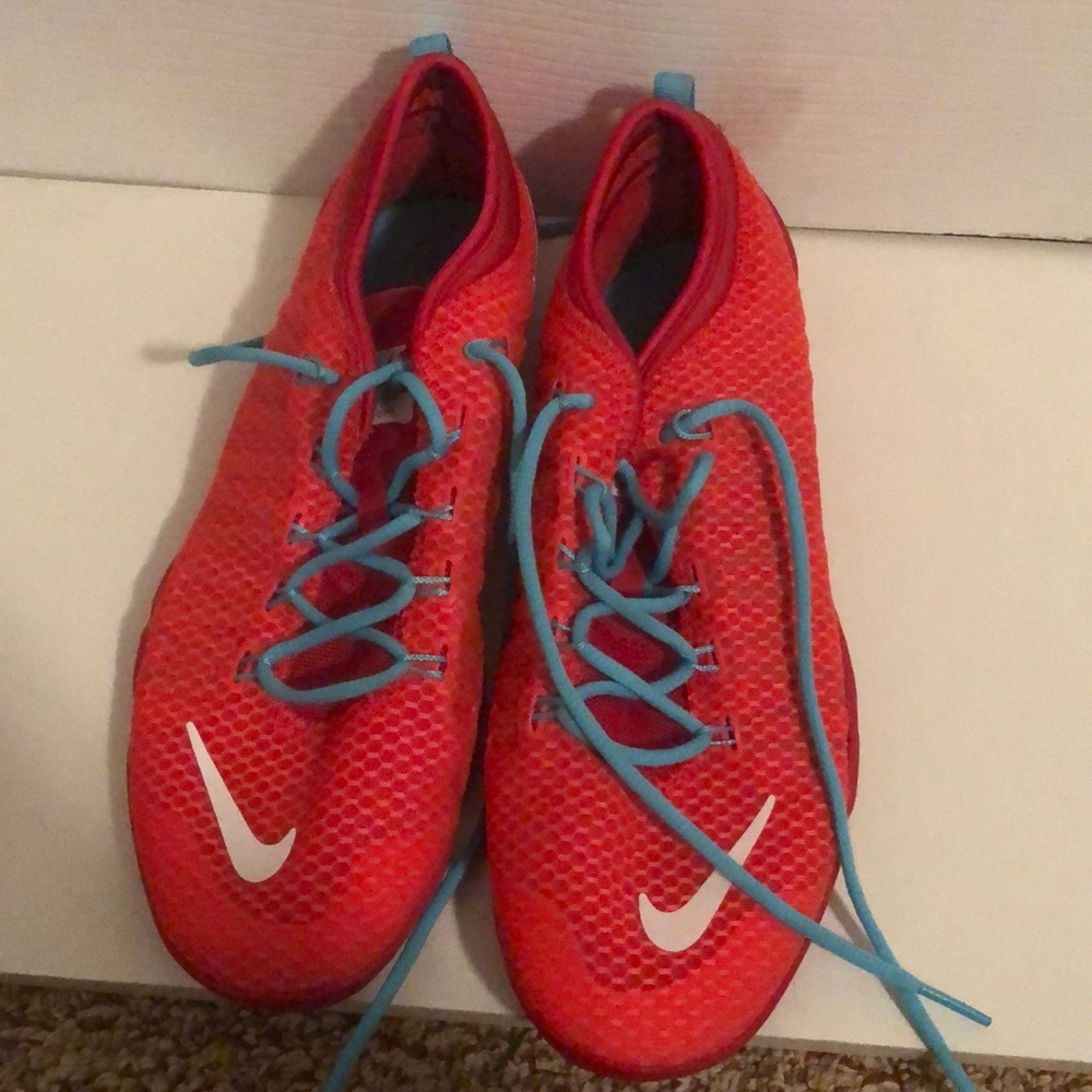 Nike women’s training shoe— size 8